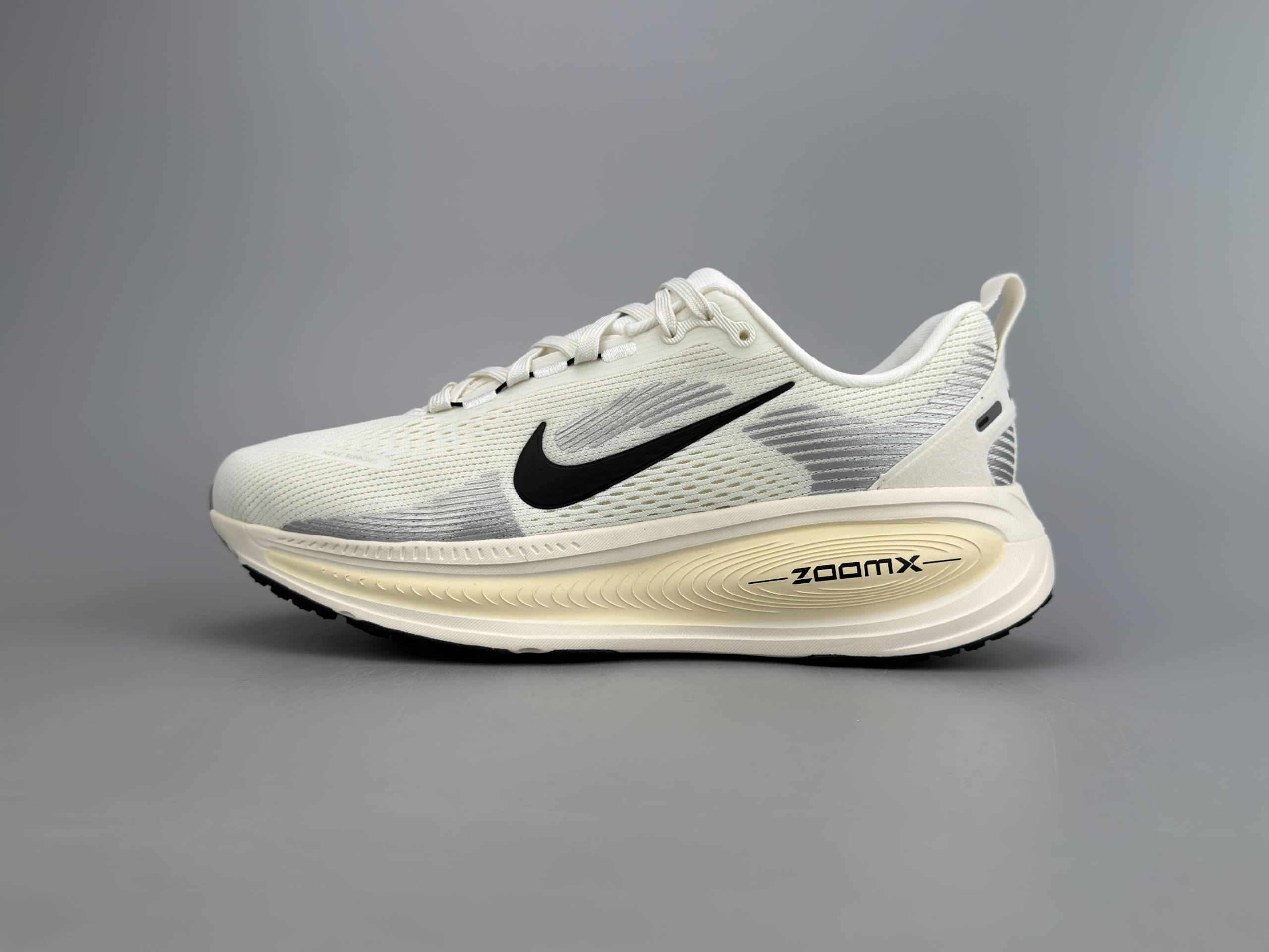 NIKE Vomero 18 Is A Simple, Comfortable, Breathable, Shock-absorbing, Lightweight And Casual Running Shoe - Schuhe