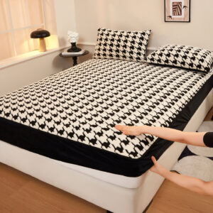 Minimalist Style Lined Taffeta Bed Sheet Single Piece Winter Milk Velvet Thickened Coral Fleece Non-Slip Mattress Protecto...