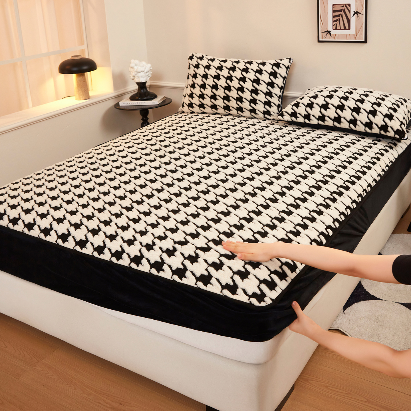 Minimalist Style Lined Taffeta Bed Sheet Single Piece Winter Milk Velvet Thickened Coral Fleece Non-Slip Mattress Protecto...