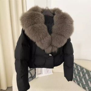 ​​Stylish Short Puffer Jacket With Oversized Fox Fur Collar, 95% White Duck Down, Winter Coat For Women​​ - Damenbekleidung