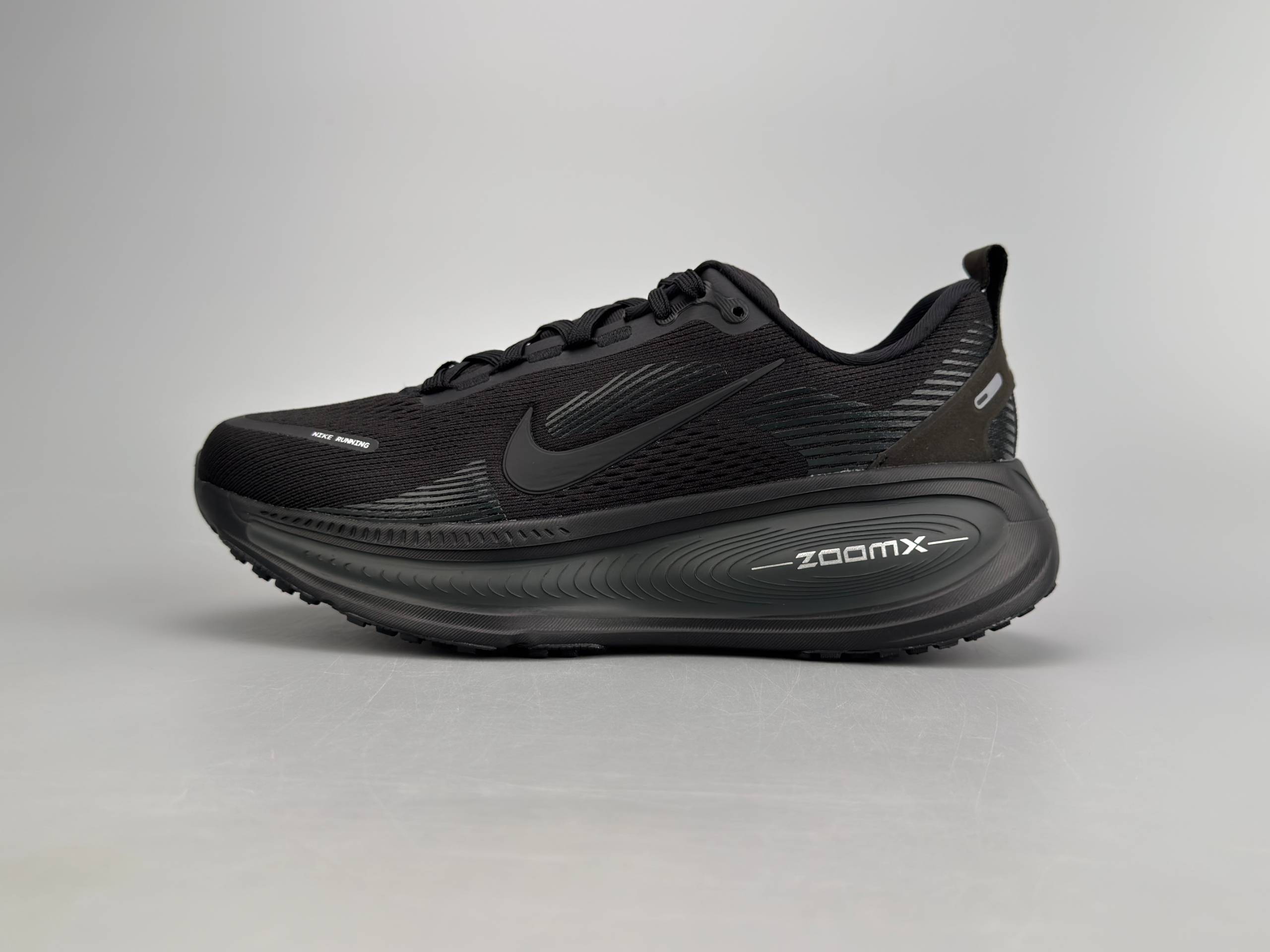 NIKE Vomero 18 Is A Simple, Comfortable, Breathable, Shock-absorbing, Lightweight And Casual Running Shoe - Schuhe