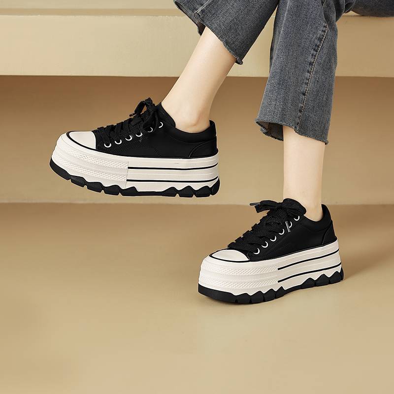 cameido Women's Platform Casual Shoes. They are retro casual shoes with a thick sole in black and white contrasting colors...