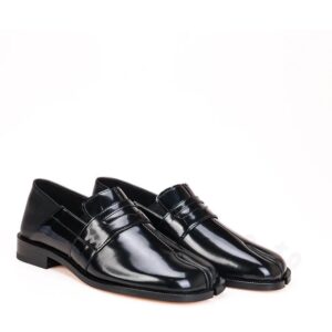 Ta***bi Split Toe Glossed Leather Loafers Women - Schuhe | Technik & Gadgets