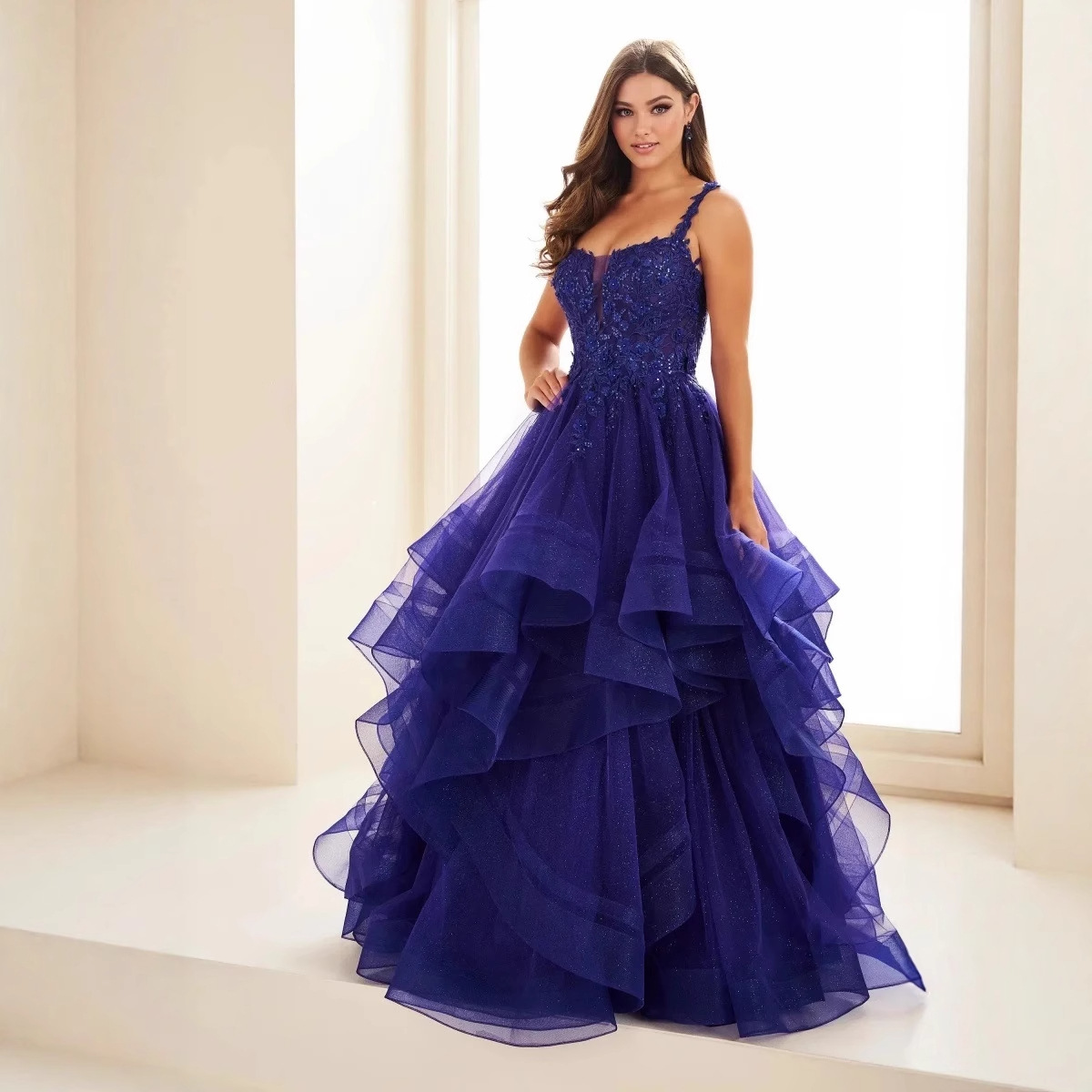 Women's Clothing Ethereal Strapless Ball Gown For Vocal Auditions & Garden Soirées – Tiered Tulle Dress With Floral Lace A...