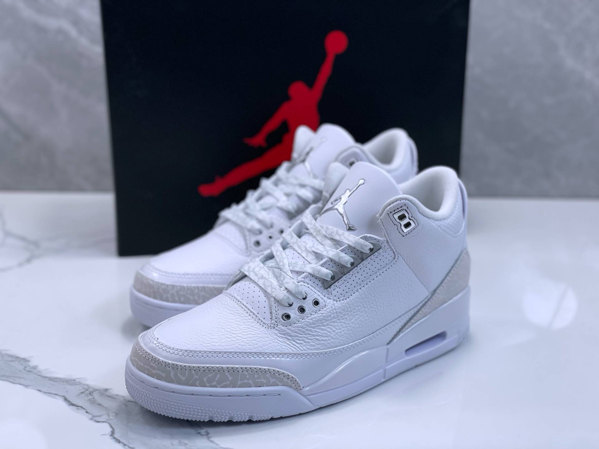 Don't Miss The Large-sized Practical Basketball Shoes. Fashionable, Casual And Cool Shoes With Anti-slip Properties. Unise...
