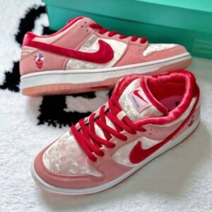 Pink Symbolizes Tenderness And Love, Buy It For Yourself Or Your Family - Schuhe | Technik & Gadgets