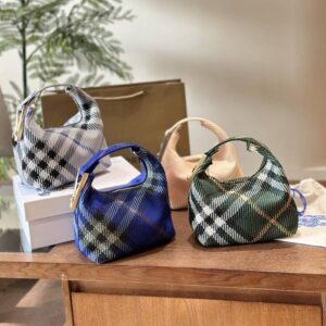 2025 Summer New Trendy, Fashionable, Casual, Versatile, High Quality, Large Capacity Women's Handheld, Single Shoulder, Cr...