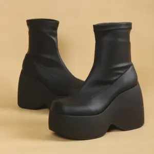 2024 New Brand Gothic Boot for Womens Sexy Chunky Platform Soft Leather Ankle Boots Walking Comfy Matsuke Sole Shoes - Schuhe