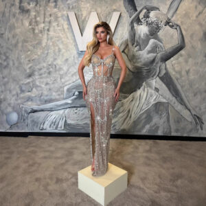 Elegant Sequin Embellished High-Slit Bodycon Evening Dress For Parties & Banquets – Deep V-Neck & Glamorous Fit - Damenbek...