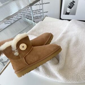 Winter 3352 Wooden Button Snow Boots Women's Short Barrel Cowhide Wool Frosted Plus Velvet Cotton Shoes Thick Waterproof N...
