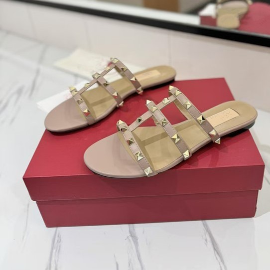 High Version V Home 2025 New Rivet Slippers For Women's Summer Outdoor Wear, Flat Bottomed Soft Bottom, Fashionable And - ...